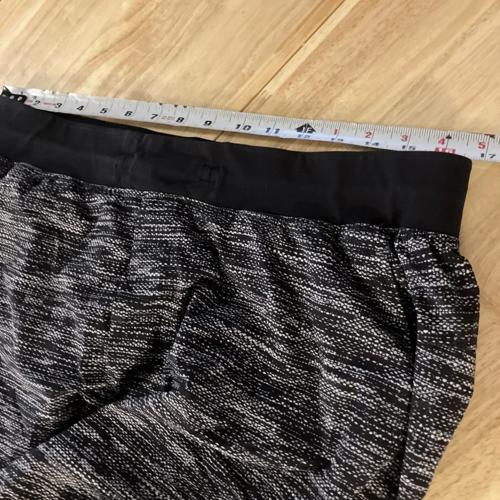 Lululemon T.H.E. Short Linerless Mens XL Black Athletic LM7AAWS